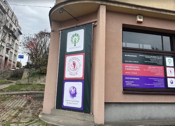 Gabinet Natura JB — wejście do budynku